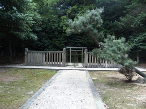 亀山市にある日本武尊の墓