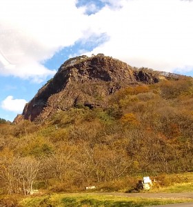 採掘後植栽されない引ノ越山